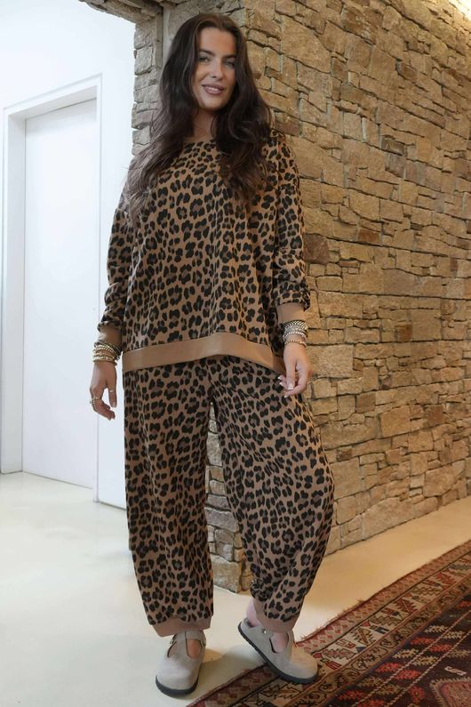 The Scamp Leopard Chillax Sweatshirt Camel